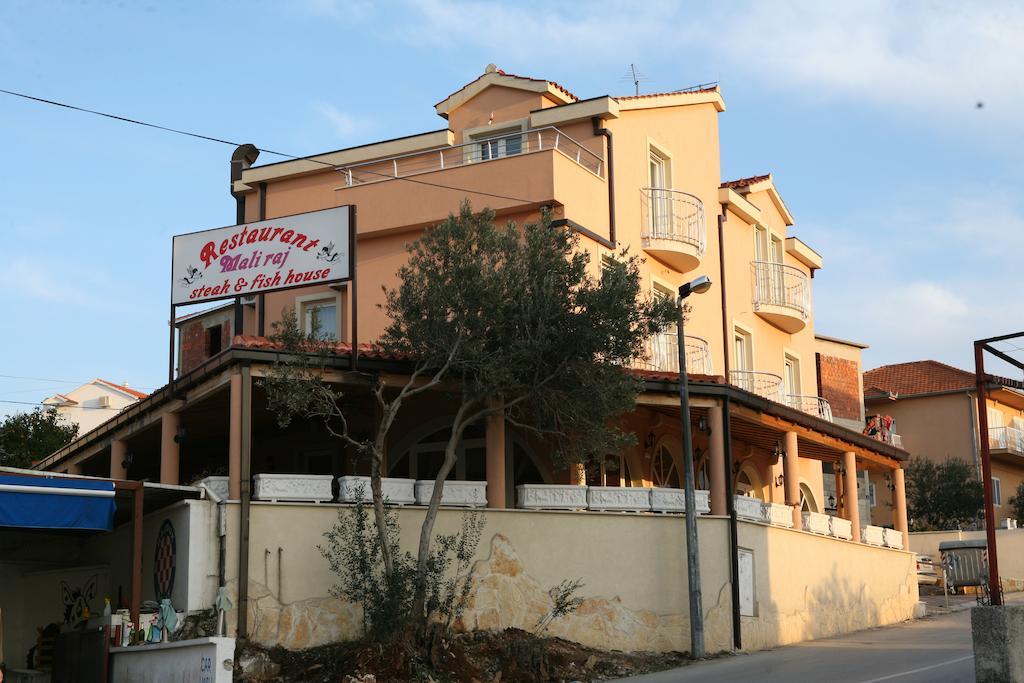 Apartments Little Paradise Trogir Bagian luar foto